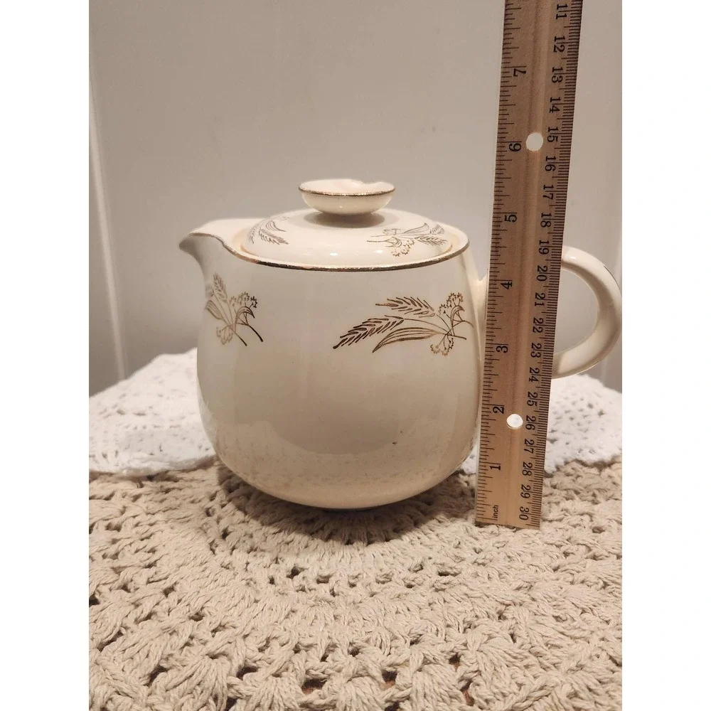 Antique 1950's Lifetime China Co. Prairie Gold Wheat Teapot/Coffee pot.  5.5in